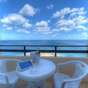 https://europa.hotelssaintjulians.com